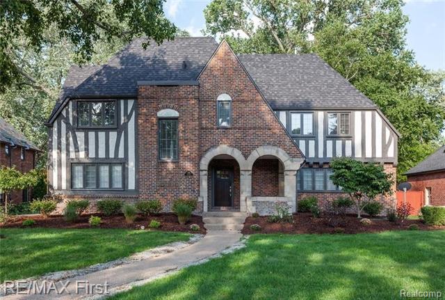 front view picture of 920 Balfour, Grosse Pointe, MI. 48230