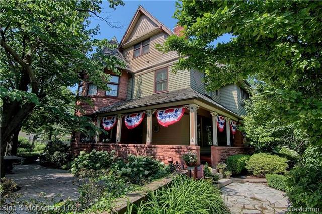 front view picture of 59 Lake Shore Rd, Grosse Pointe, MI. 48236