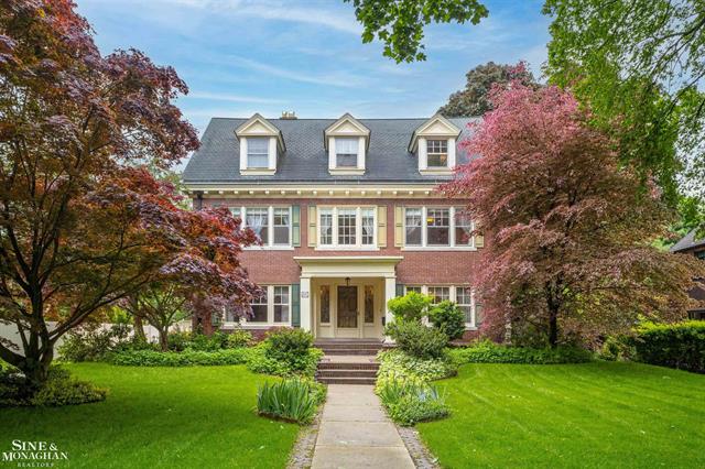 front view picture of 1121 Buckingham, Grosse Pointe, MI. 48230