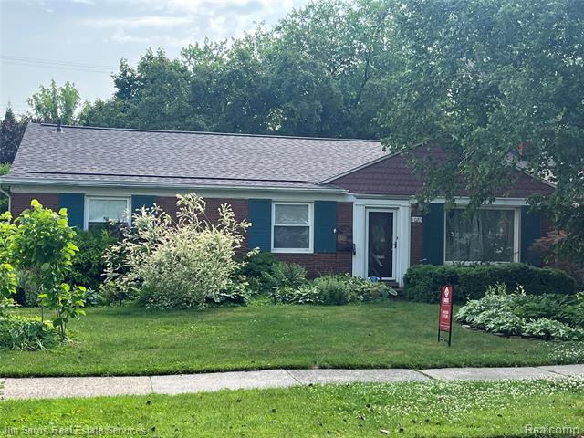 front view picture of 1020 Somerset, Grosse Pointe, MI. 48230