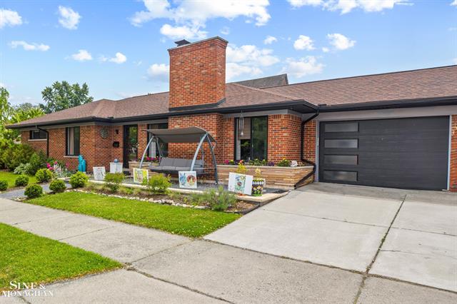 front view picture of 1389 Bedford, Grosse Pointe, MI. 48230
