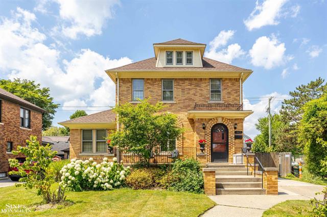front view picture of 1445 Grayton, Grosse Pointe, MI. 48230