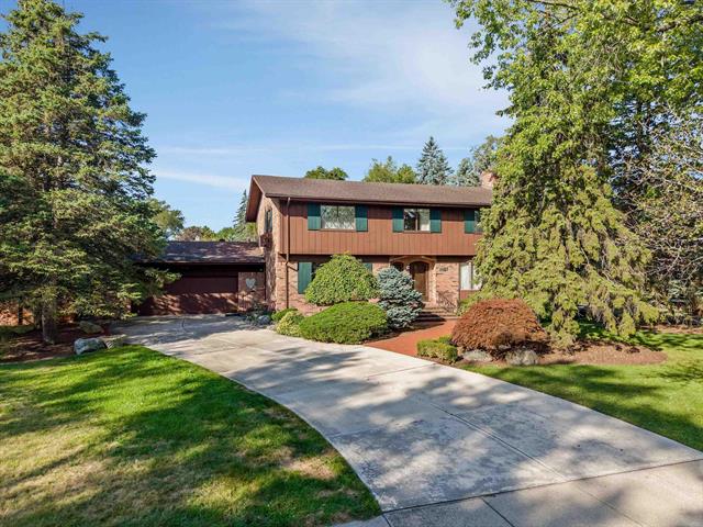 front view picture of 1131 Audubon, Grosse Pointe, MI. 48230