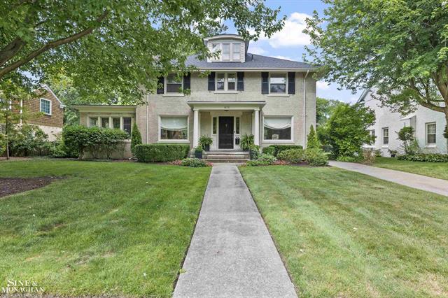 front view picture of 1035 Yorkshire, Grosse Pointe, MI. 48230