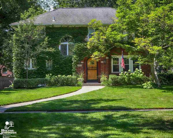 front view picture of 1239 Yorkshire, Grosse Pointe, MI. 48230