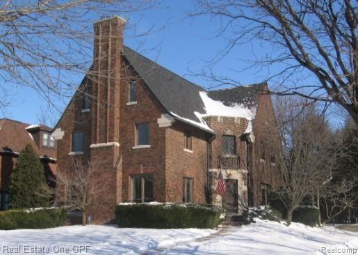 front view picture of 1204 Kensington, Grosse Pointe, MI. 48230