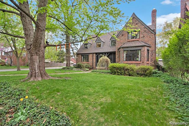 front view picture of 1301 Bishop, Grosse Pointe, MI. 48230