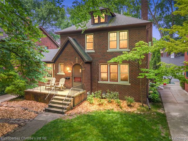 front view picture of 1251 Bishop, Grosse Pointe, MI. 48230