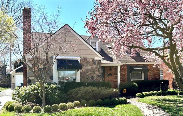 front view picture of 1247 Cadieux, Grosse Pointe, MI. 48230