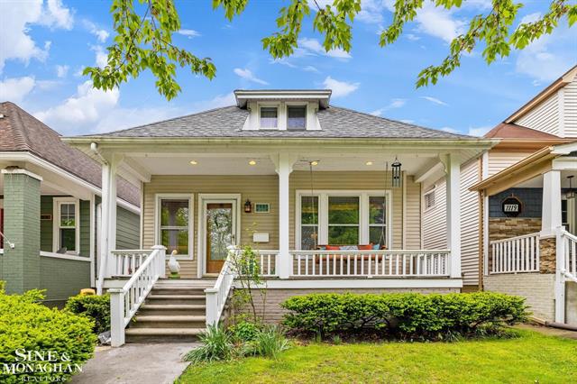 front view picture of 1117 Lakepointe, Grosse Pointe, MI. 48230