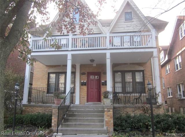 front view picture of 1003 Beaconsfield, Grosse Pointe, MI. 48230