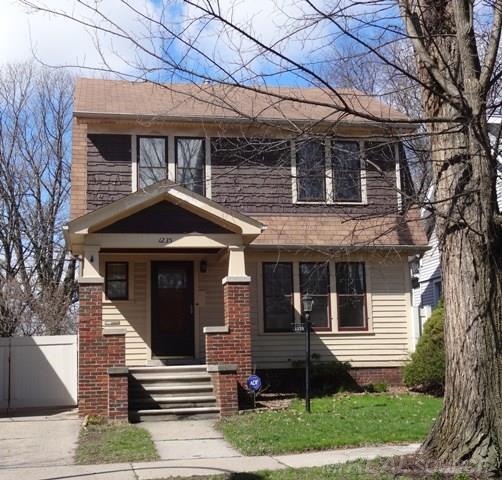 front view picture of 1235 Lakepointe, Grosse Pointe, MI. 48230