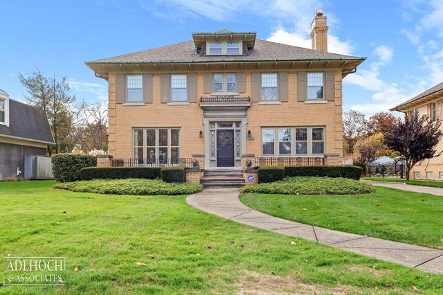 front view picture of 1025 Balfour, Grosse Pointe, MI. 48230