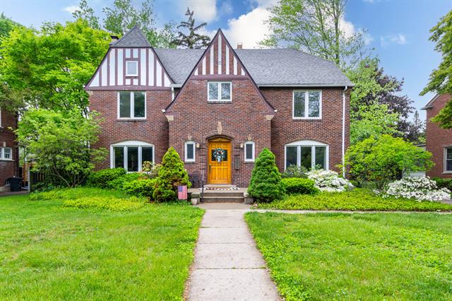 front view picture of 953 Berkshire, Grosse Pointe, MI. 48230