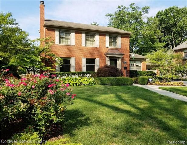 front view picture of 1013 Kensington, Grosse Pointe, MI. 48230