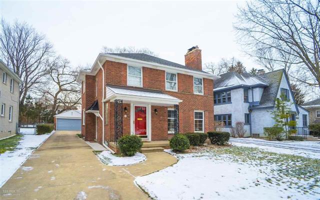 front view picture of 950 Harcourt, Grosse Pointe, MI. 48230