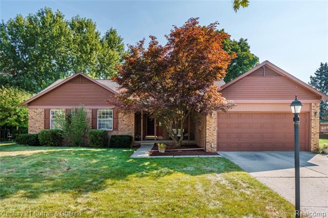 front view picture of 44976 Yorkshire Dr, Novi, MI. 48375
