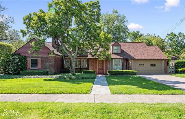front view picture of 1023 Harvard, Grosse Pointe, MI. 48230