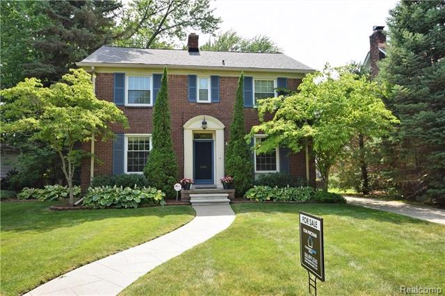 front view picture of 1245 Yorkshire, Grosse Pointe, MI. 48230
