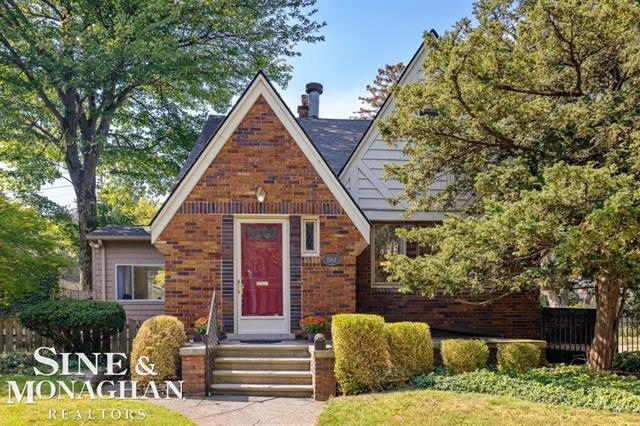 front view picture of 861 Notre Dame, Grosse Pointe, MI. 48230