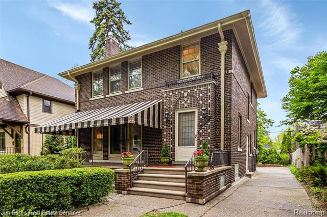 front view picture of 1377 Bishop, Grosse Pointe, MI. 48230