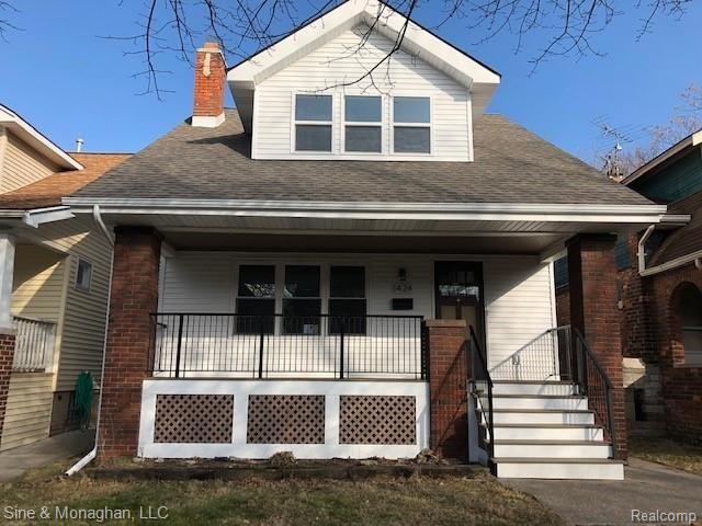 front view picture of 1424 Lakepointe, Grosse Pointe, MI. 48230