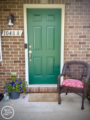 front view picture of 1048 Lakepointe, Grosse Pointe, MI. 48230