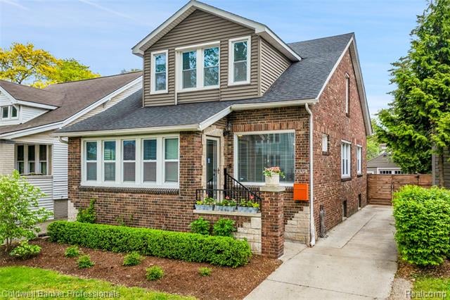 front view picture of 1354 Lakepointe, Grosse Pointe, MI. 48230