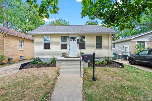 front view picture of 2330 Mcdowell St, Ferndale, MI. 48220