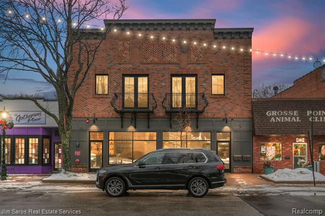 front view picture of 15131 Kercheval, Grosse Pointe, MI. 48230