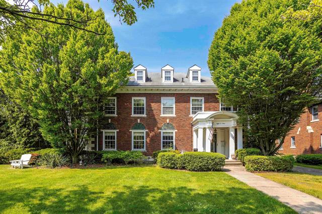 front view picture of 803 Lakepointe, Grosse Pointe, MI. 48230