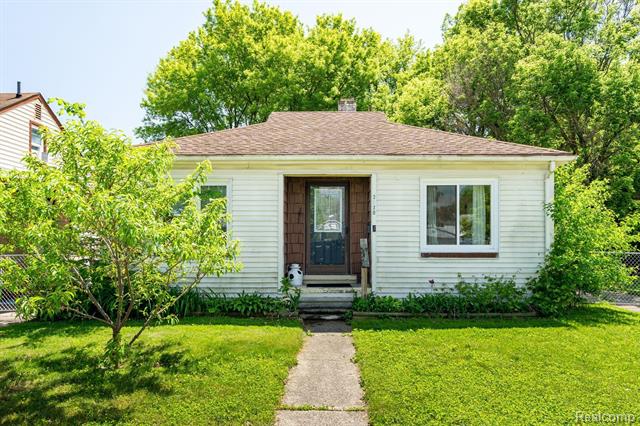front view picture of 2170 Sonoma St, Ferndale, MI. 48220