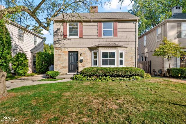 front view picture of 25 Village Lane, Grosse Pointe, MI. 48230