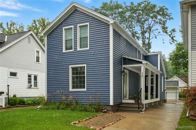 front view picture of 526 Notre Dame, Grosse Pointe, MI. 48230