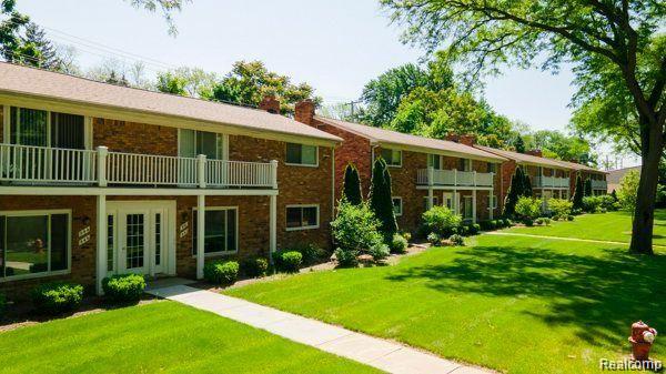 front view picture of 516 Neff Lane, Grosse Pointe, MI. 48230