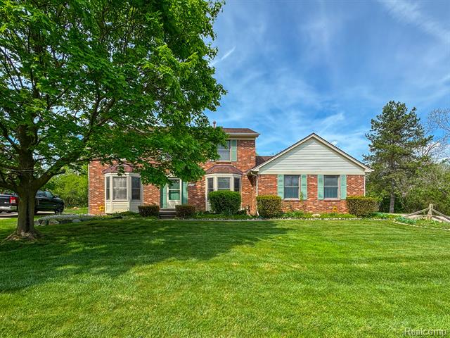 front view picture of 28510 Ryan Dr, Farmington, MI. 48336