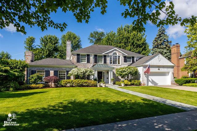 front view picture of 43 Edgemere Rd, Grosse Pointe, MI. 48236