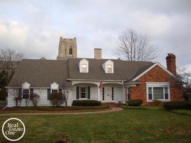 front view picture of 29 Rose Terrace St, Grosse Pointe, MI. 48236