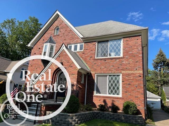 front view picture of 330 Rivard, Grosse Pointe, MI. 48230