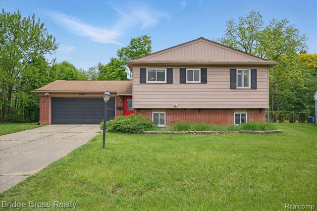 front view picture of 23850 Barfield St, Farmington, MI. 48336