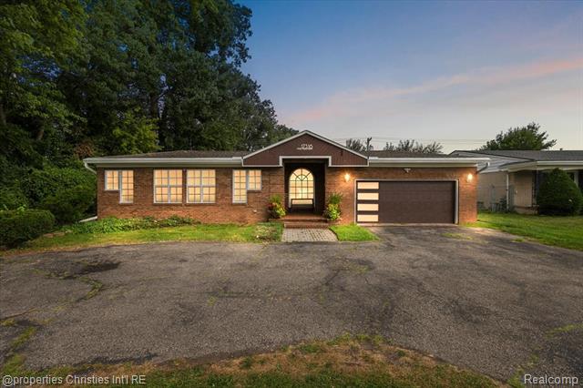 front view picture of 17316 Mount Vernon St, Southfield, MI. 48075