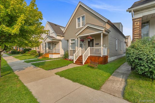 front view picture of 2700 Trowbridge, Hamtramck, MI. 48212