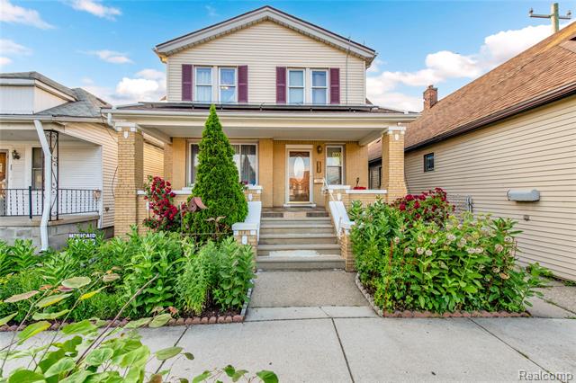 front view picture of 2429 Holmes, Hamtramck, MI. 48212