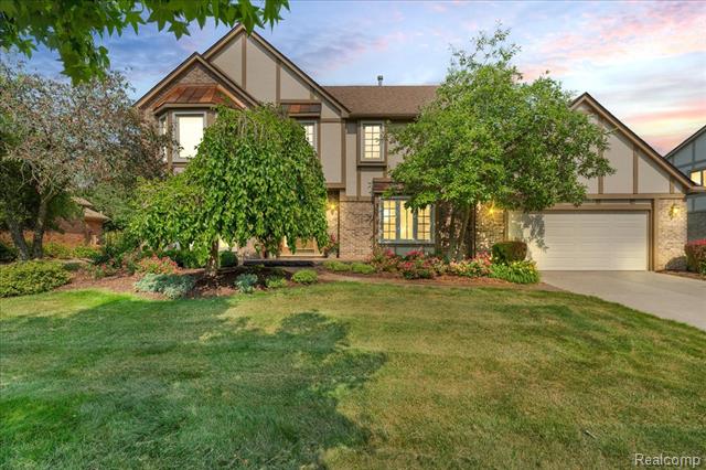 front view picture of 24842 White Plains Dr, Novi, MI. 48374