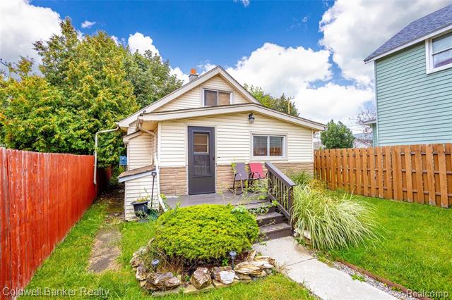 front view picture of 2358 Neibel, Hamtramck, MI. 48212