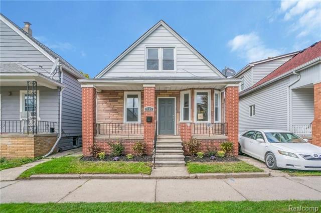 front view picture of 2405 Burger, Hamtramck, MI. 48212