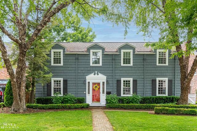front view picture of 586 University, Grosse Pointe, MI. 48230