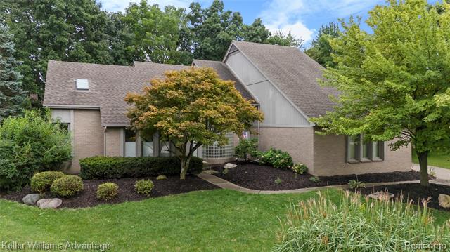 front view picture of 24454 Redwing Dr, Novi, MI. 48374