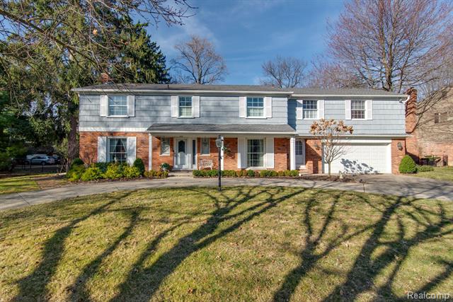 front view picture of 253 Lakeland, Grosse Pointe, MI. 48230