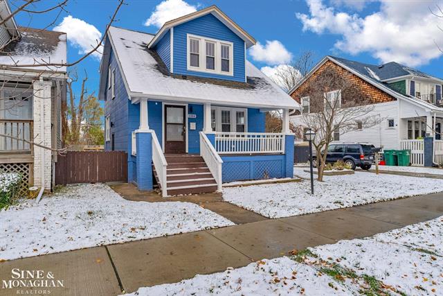 front view picture of 1355 Wayburn, Grosse Pointe, MI. 48230